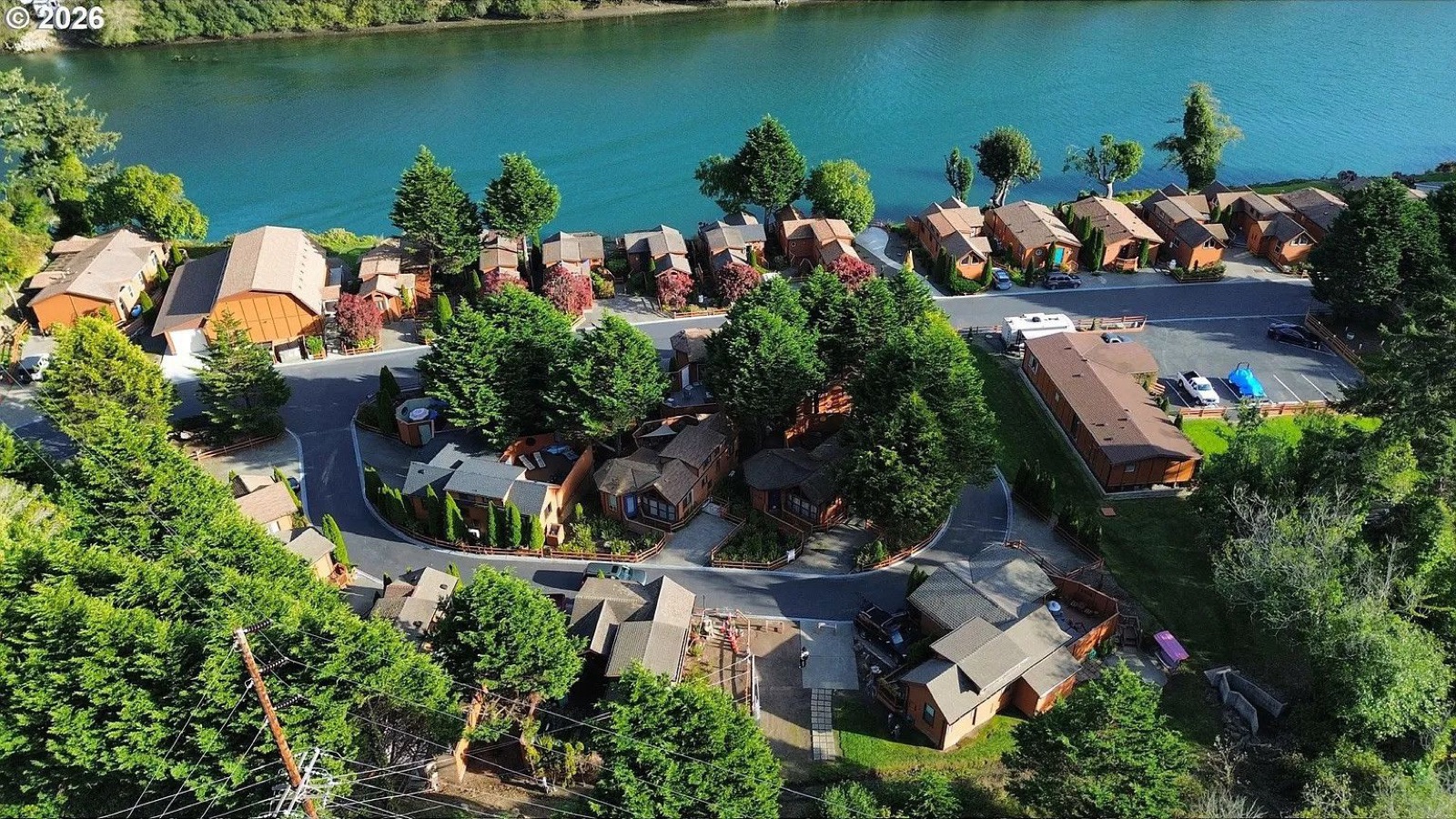 Homes and RV sites along the Chetco River at Chetco River Resort