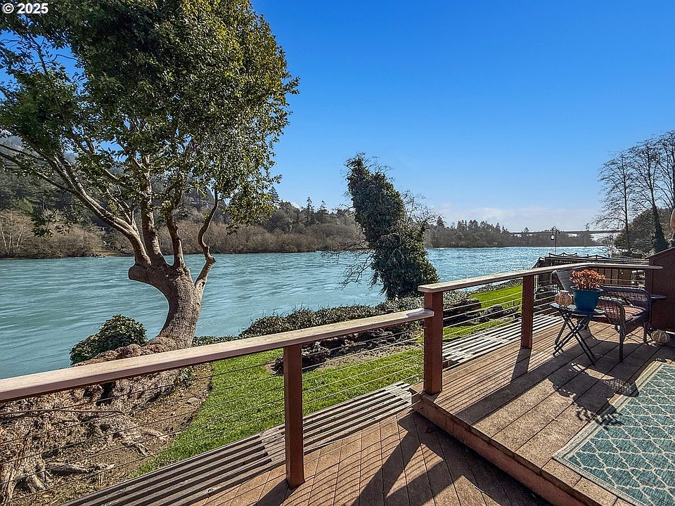 Riverside deck looking out over the Chetco River